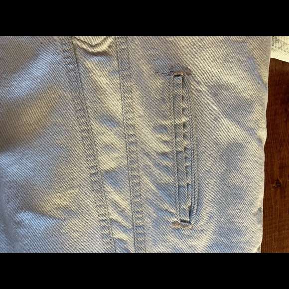 Vintage Authentic Levi’s Sherpa-Lined Bleached Jean Jacket - Picture 8 of 12